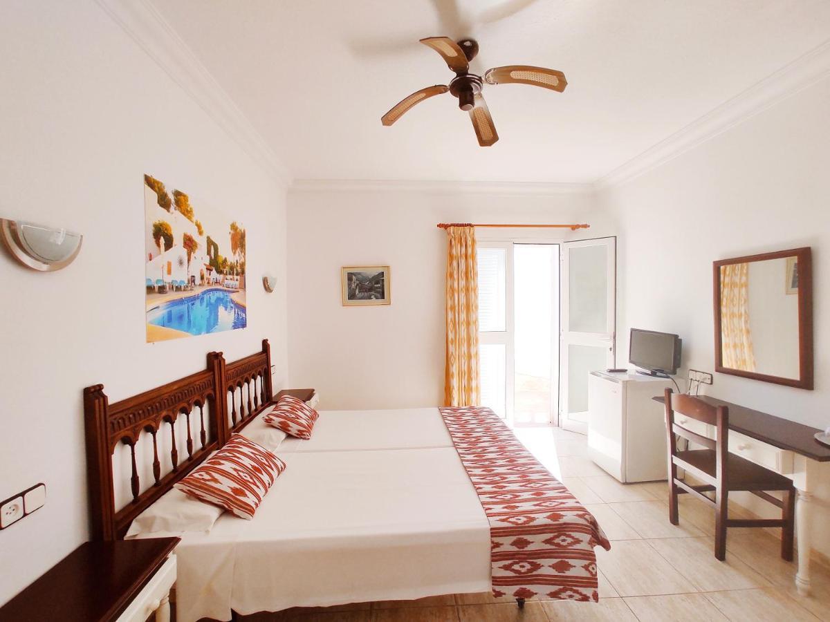 Villa Columbus Family Boutique Hotel Peguera Exterior photo