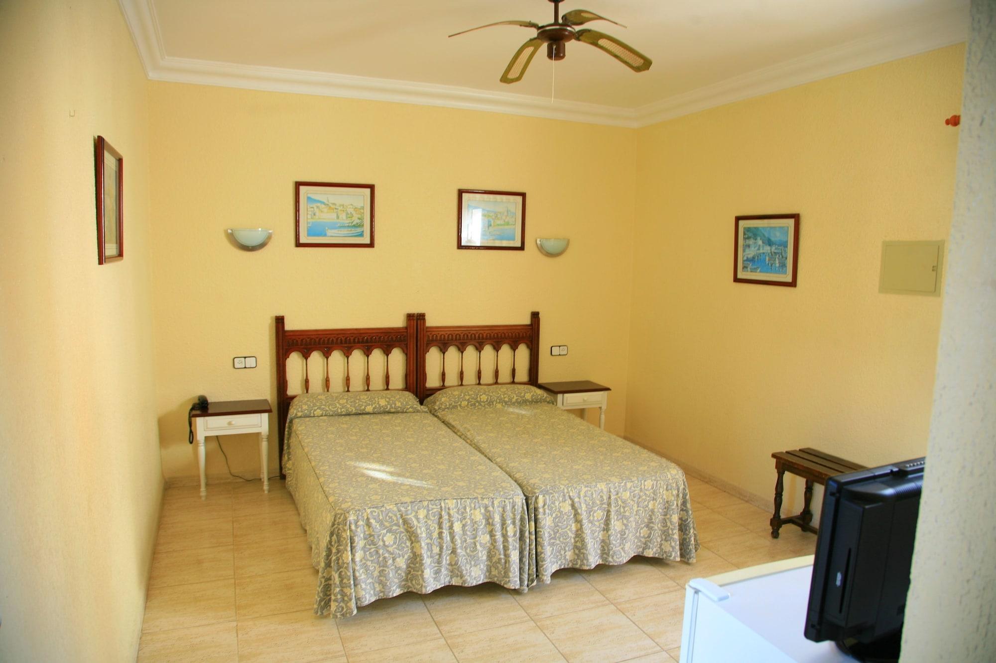 Villa Columbus Family Boutique Hotel Peguera Exterior photo